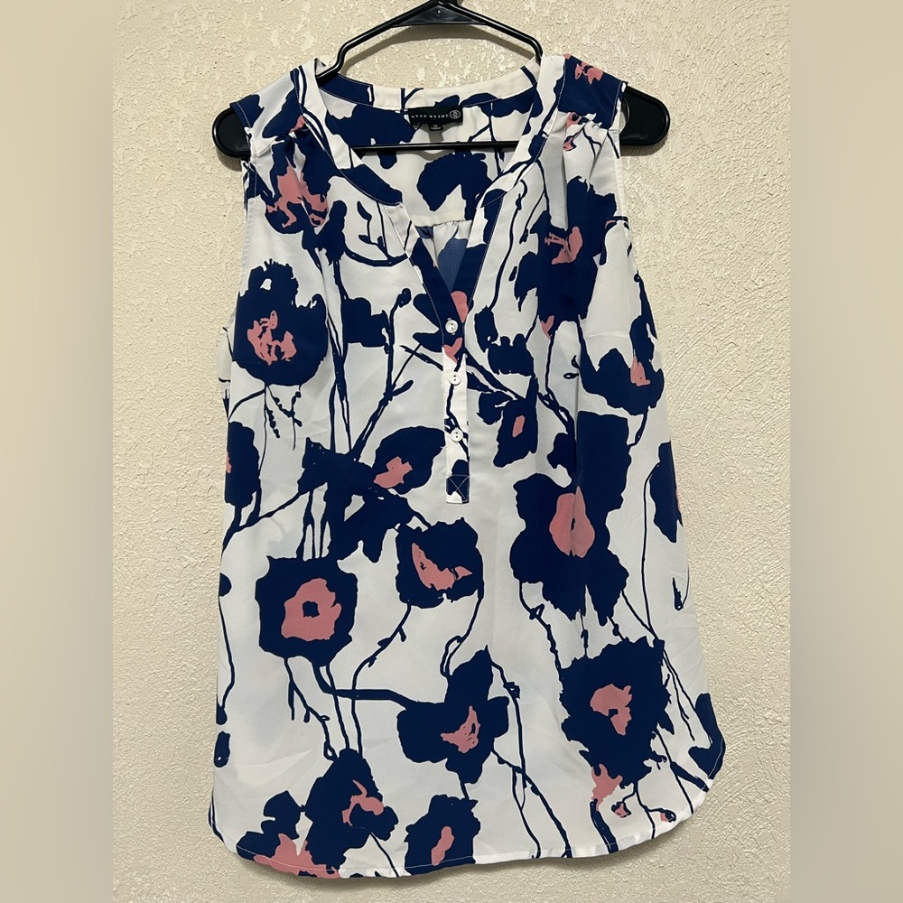Sleeveless Floral V-Neck Blouse - White/Navy with Pink Accents